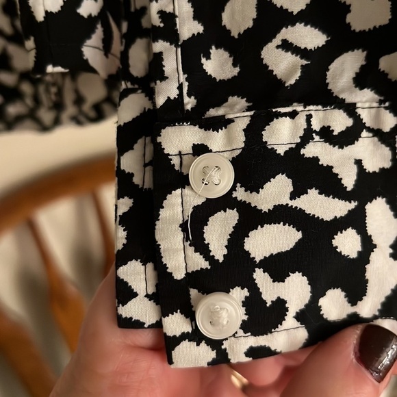 JONES NEW YORK Sport Black/White Animal Print Button-Down Blouse, Sz Medium, EUC - Picture 4 of 5